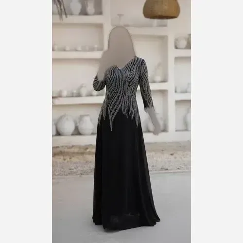 پیراهن ماکسی نگینی دلبر سایزبزرگ سایزبندی 46 تا 52 مشکی و یشمی قد 150 کرپ حریر درجه یک نگین DMC