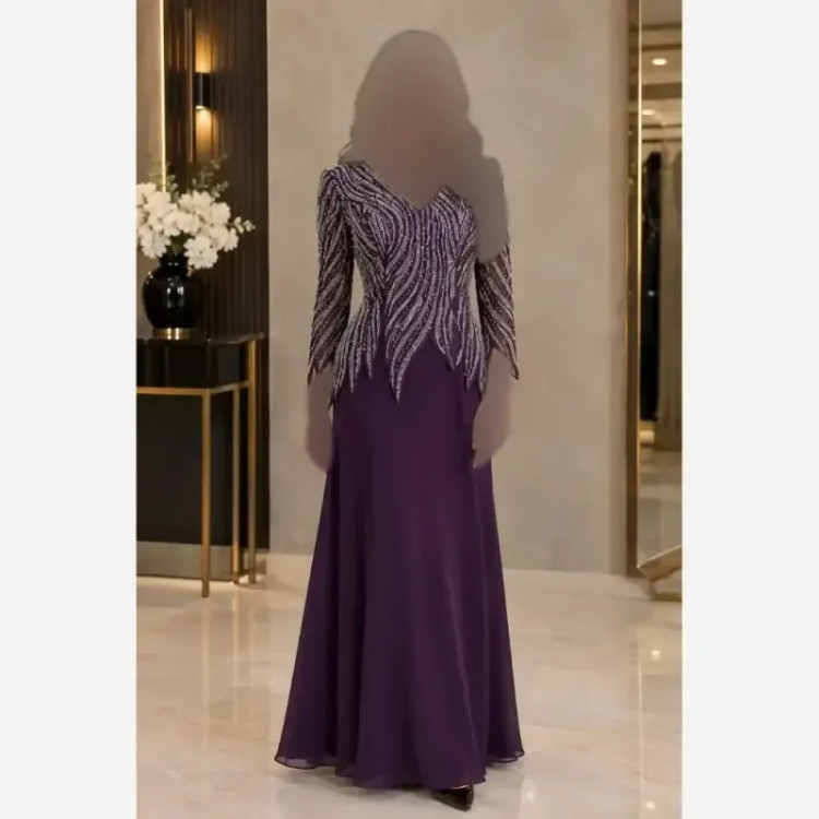 پیراهن ماکسی نگینی دلبر سایزبزرگ سایزبندی 46 تا 52 مشکی و یشمی قد 150 کرپ حریر درجه یک نگین DMC