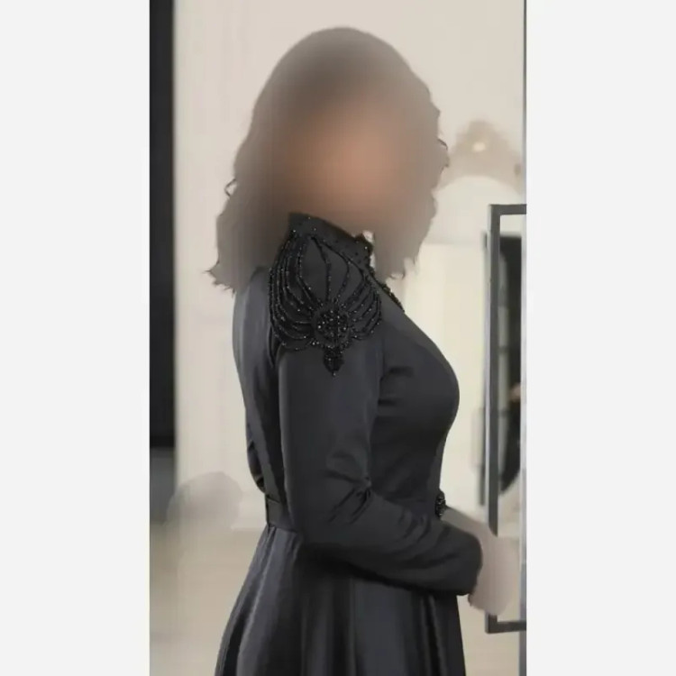 پیراهن مجلسی زنانه جنس مازراتی درجه یک سنگ کریستال و کمربند نگینی رنگ مشکی سایزبندی