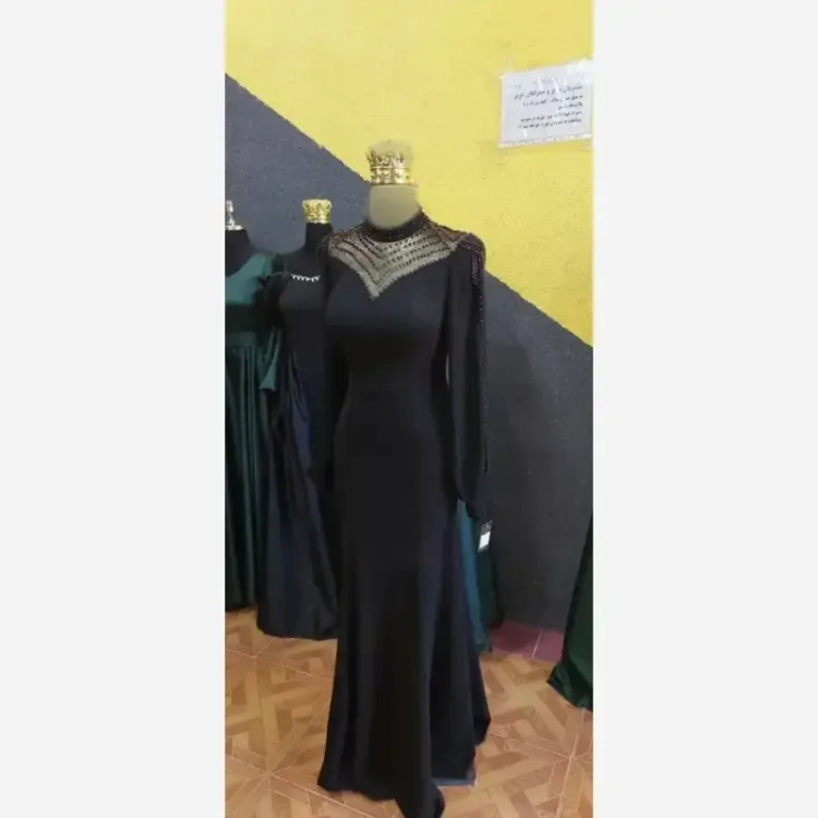 پیراهن ماکسی زنانه جنس کرپ دالقیچ سنگدوزی شده با سنگ کریستال رنگ مشکی و سرمه ای سایز بندی مختلف