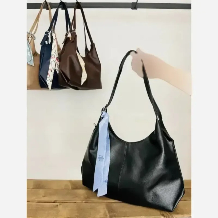 کیف آویز دار کتایون چرم شرانگ رنگ مشکی سایز 28 در 35