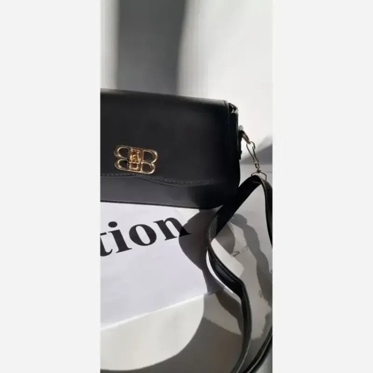کیف چرم زنانه مدل مانیا رنگ مشکی سایز 15 در 20