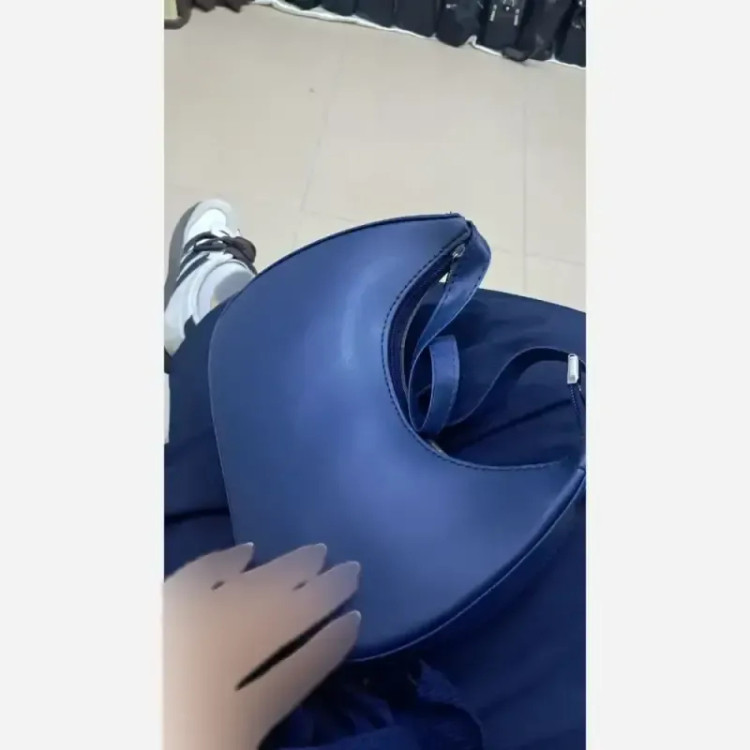 کیف چرمی مدل پینترسی isoo سایز 20 در 15 سانتیمتر