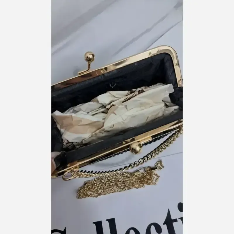 کیف مجلسی زنانه مخمل نگین کاری شده رنگ مشکی سایز 18 در 13 بند زنجیری