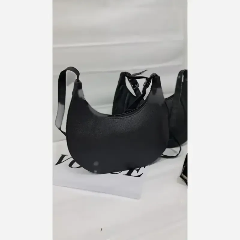 کیف دوشی زنانه چرم خارجی مشکی سایز 20 در 15 سه خانه بند بلند