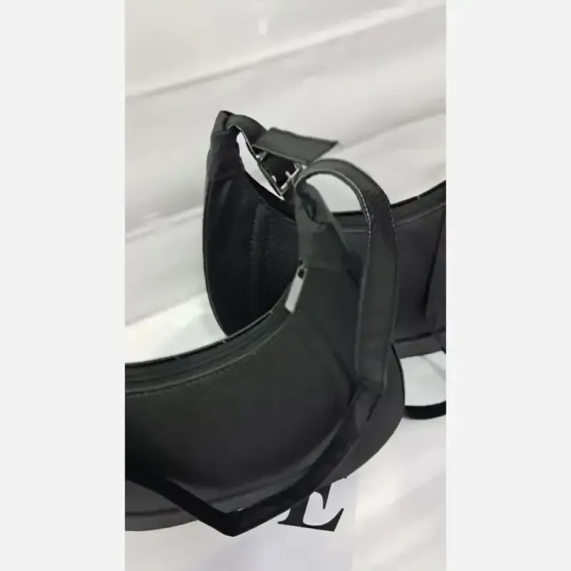 کیف دوشی زنانه چرم خارجی مشکی سایز 20 در 15 سه خانه بند بلند