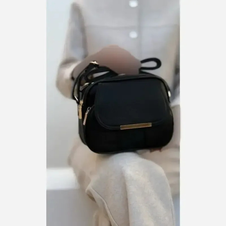 کیف دوشی زنانه چرم خارجی مشکی سایز 20 در 15 سه خانه بند بلند
