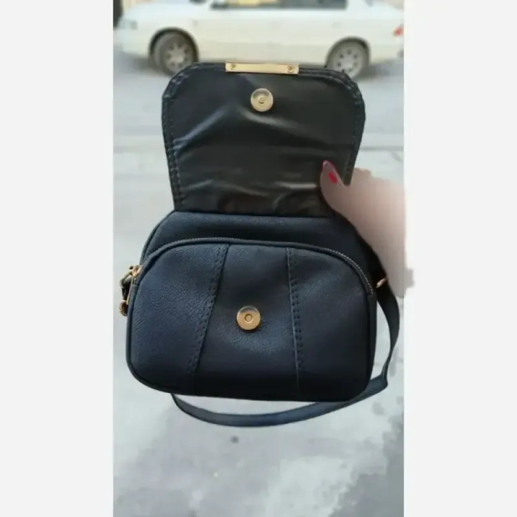 کیف دوشی زنانه چرم خارجی مشکی سایز 20 در 15 سه خانه بند بلند