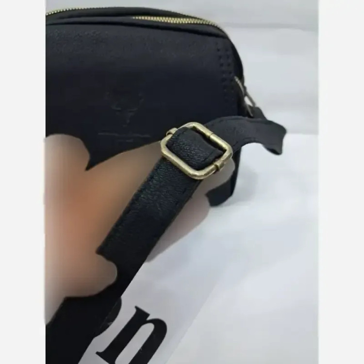 کیف دوشی زنانه چرم خارجی مشکی سایز 20 در 15 سه خانه بند بلند