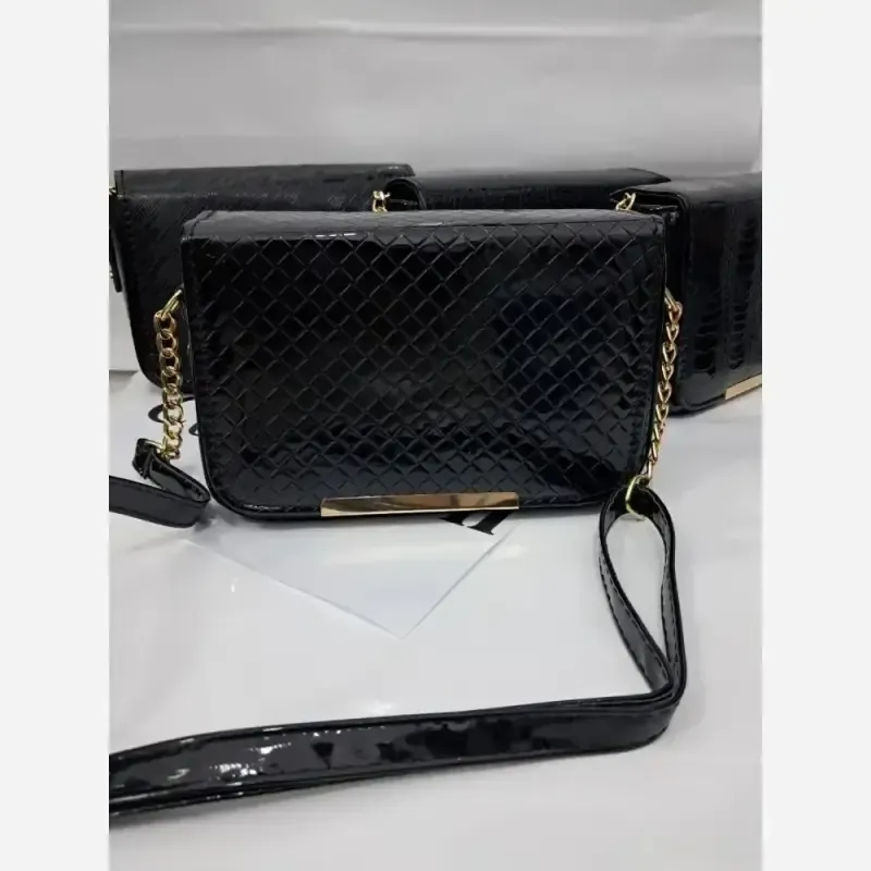 کیف دستی و دوشی چرم مشکی سایز 18 در 18 با بند بلند