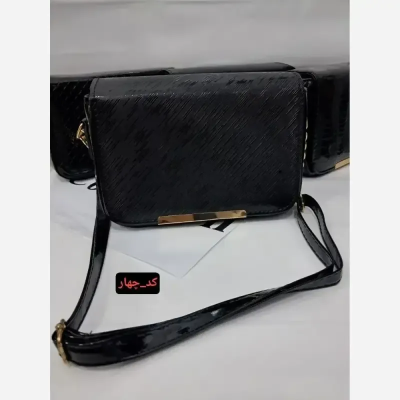 کیف دستی و دوشی چرم مشکی سایز 18 در 18 با بند بلند