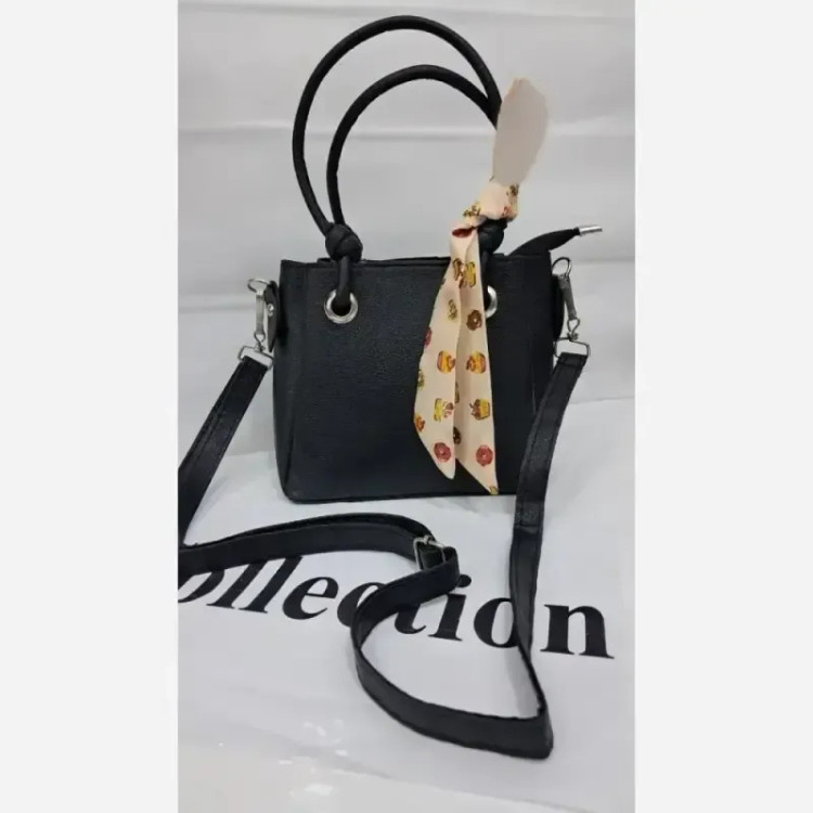 کیف دستی و دوشی چرم مشکی سایز 18 در 18 با بند بلند
