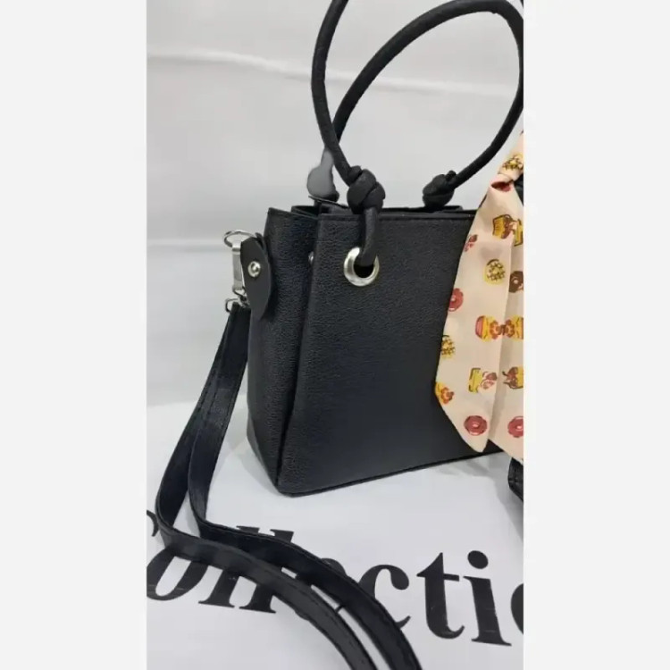 کیف دستی و دوشی چرم مشکی سایز 18 در 18 با بند بلند