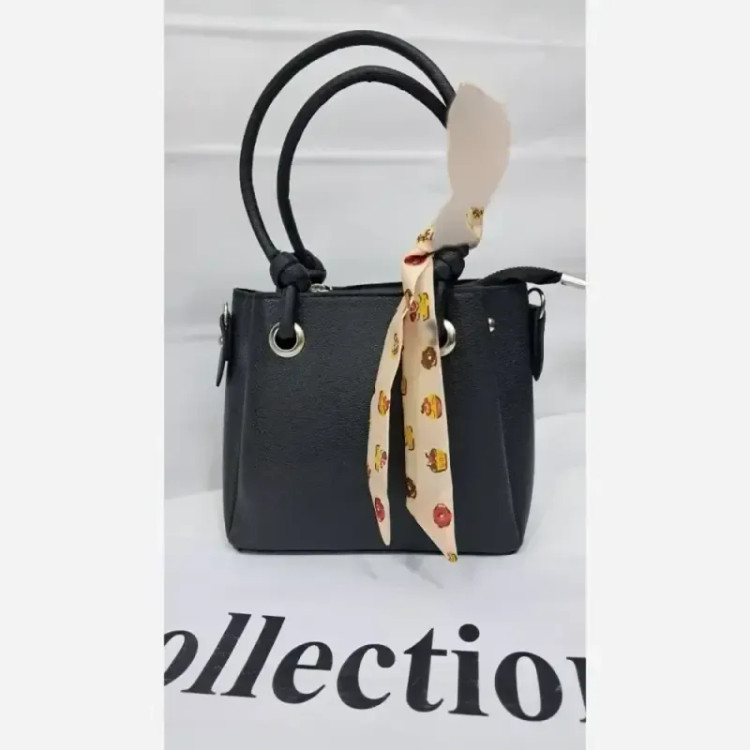 کیف دستی و دوشی چرم مشکی سایز 18 در 18 با بند بلند