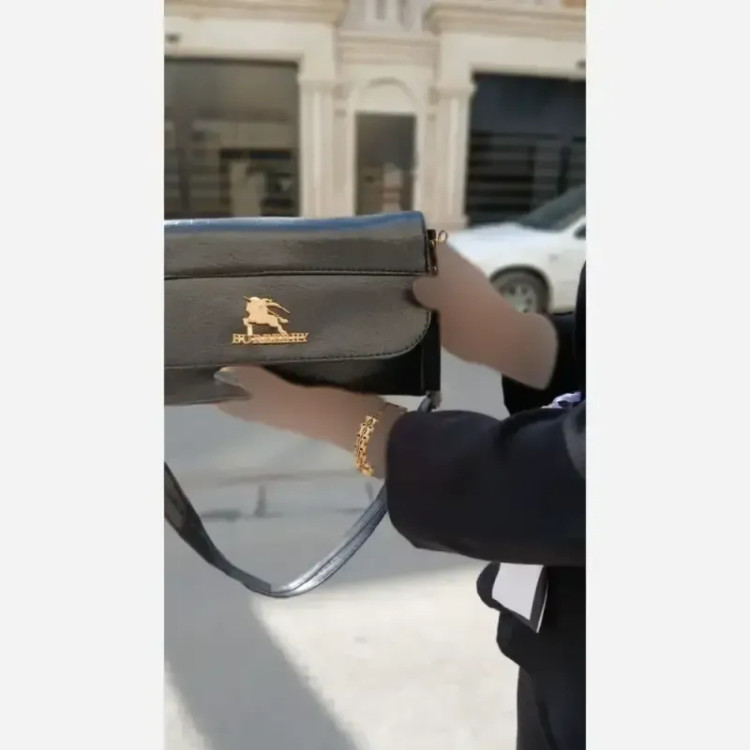 کیف دوشی ماندانا چرم خارجی مشکی سایز 25 در 15