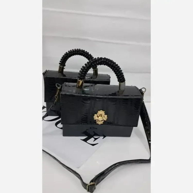 کیف مجلسی چرم ورنی مدل sona سایز 15 در 20 با بند دوشی