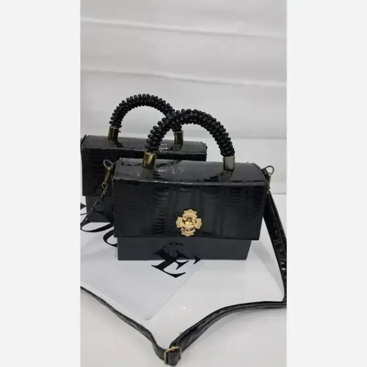 کیف مجلسی چرم ورنی مدل sona سایز 15 در 20 با بند دوشی