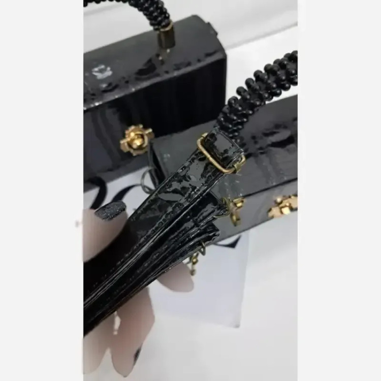 کیف مجلسی چرم ورنی مدل sona سایز 15 در 20 با بند دوشی