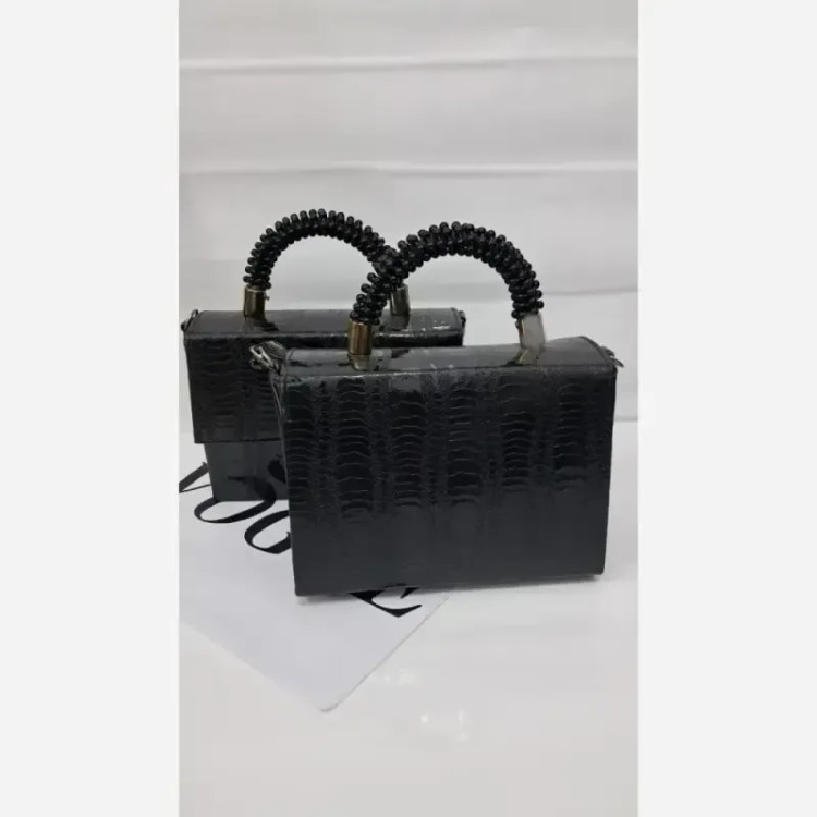 کیف مجلسی چرم ورنی مدل sona سایز 15 در 20 با بند دوشی