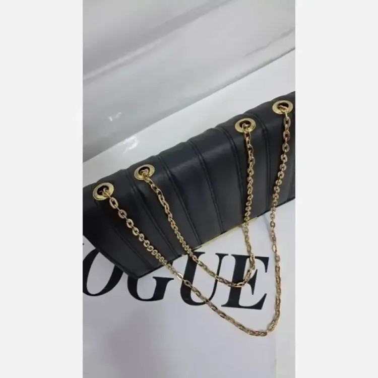 کیف چرم زنانه بند زنجیری مشکی سایز 20 در 14 مدل ژیکان