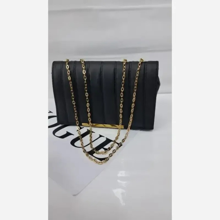 کیف چرم زنانه بند زنجیری مشکی سایز 20 در 14 مدل ژیکان