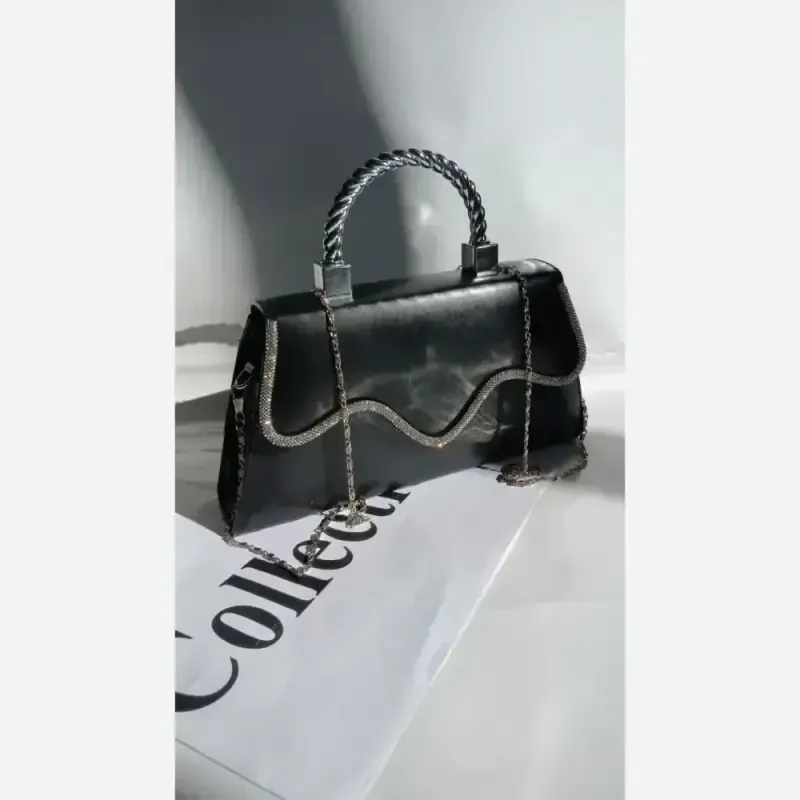 کیف مجلسی شارلین چرم مشکی سایز 23 در 15 با بند دوشی زنجیری