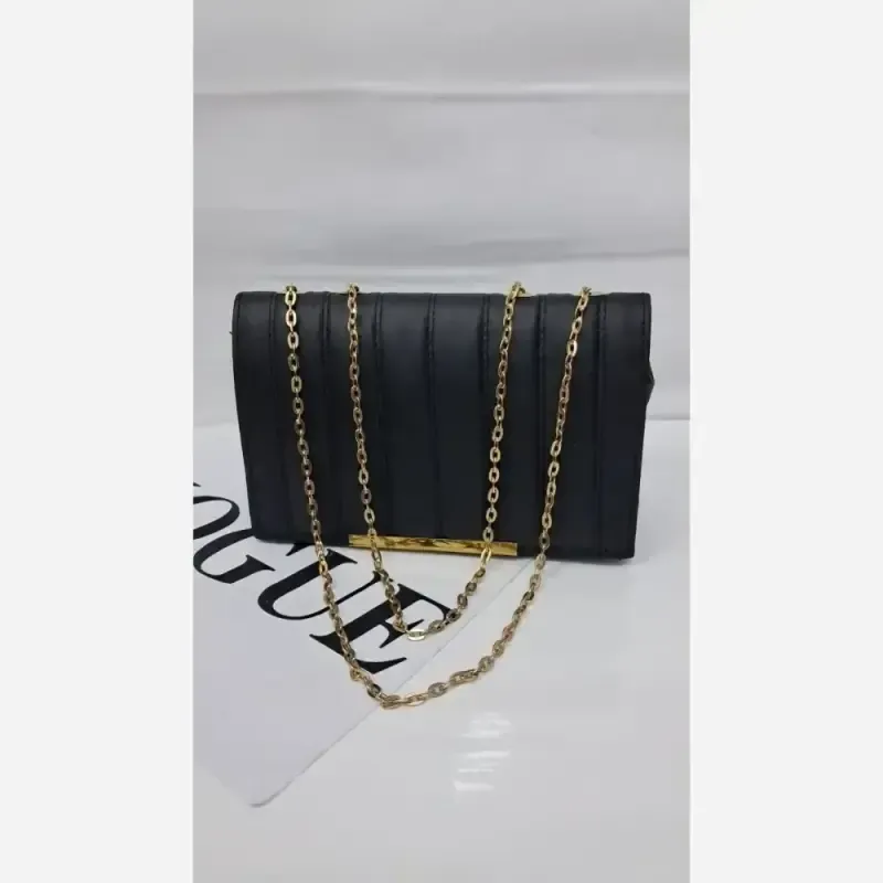 کیف زنانه ورساچ چرم ورنی مشکی سایز 25 در 25 با بند دوشی بلند