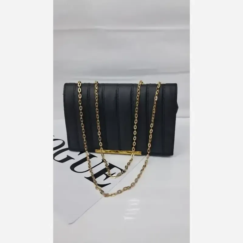 کیف زنانه ورساچ چرم ورنی مشکی سایز 25 در 25 با بند دوشی بلند
