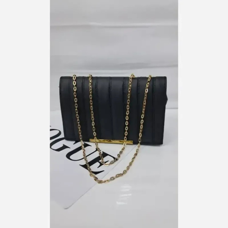 کیف زنانه ورساچ چرم ورنی مشکی سایز 25 در 25 با بند دوشی بلند
