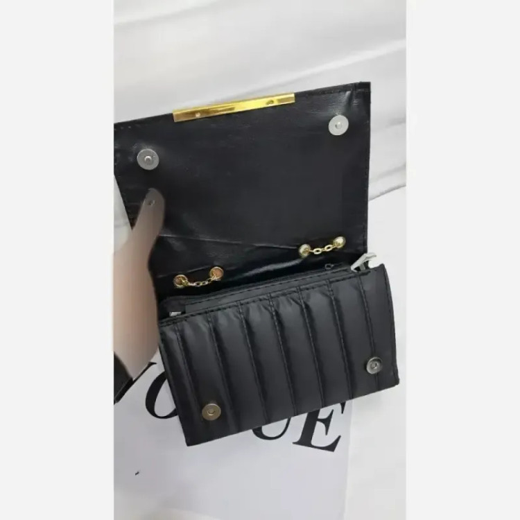 کیف زنانه ورساچ چرم ورنی مشکی سایز 25 در 25 با بند دوشی بلند