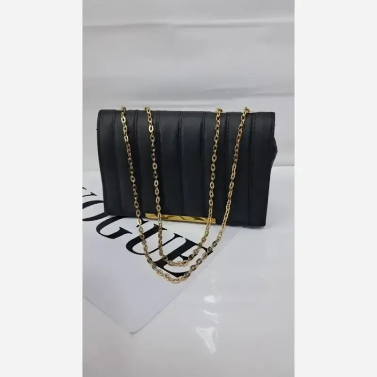 کیف زنانه ورساچ چرم ورنی مشکی سایز 25 در 25 با بند دوشی بلند