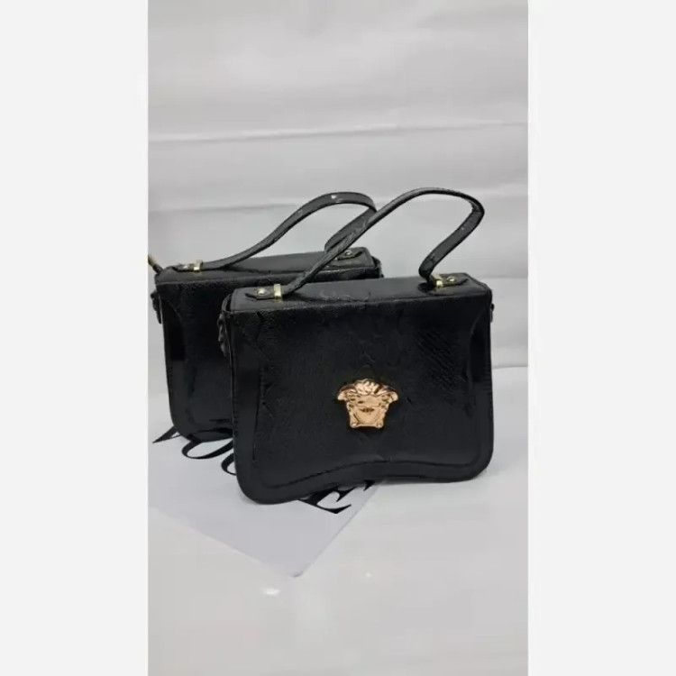 کیف زنانه ورساچ چرم ورنی مشکی سایز 25 در 25 با بند دوشی بلند