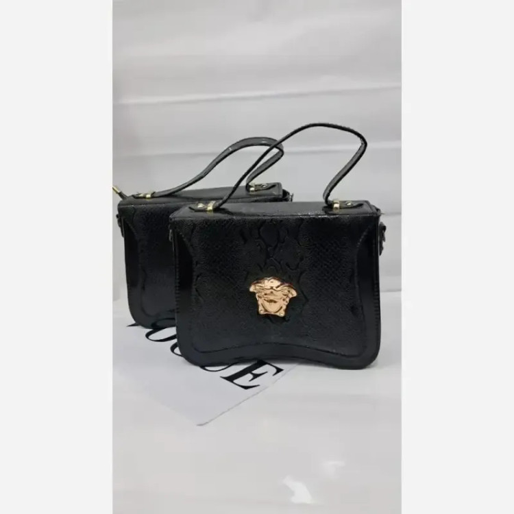 کیف زنانه ورساچ چرم ورنی مشکی سایز 25 در 25 با بند دوشی بلند
