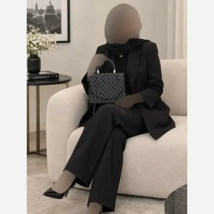 کیف مجلسی زنانه مخمل نگین کاری شده و چرم با بند زنجیری سایز 23 در 18