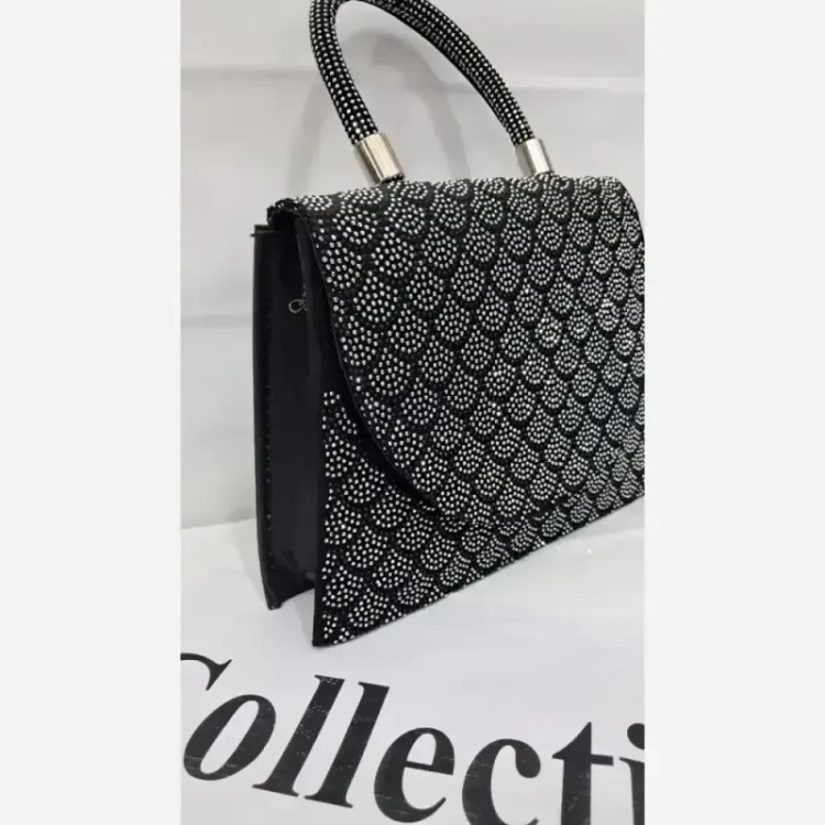 کیف مجلسی زنانه مخمل نگین کاری شده و چرم با بند زنجیری سایز 23 در 18