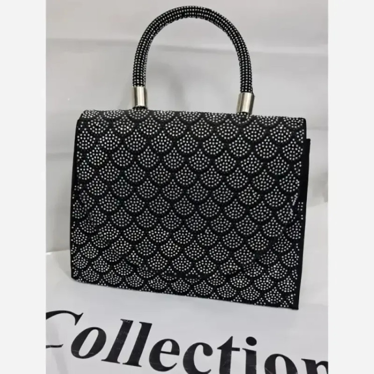 کیف مجلسی زنانه مخمل نگین کاری شده و چرم با بند زنجیری سایز 23 در 18