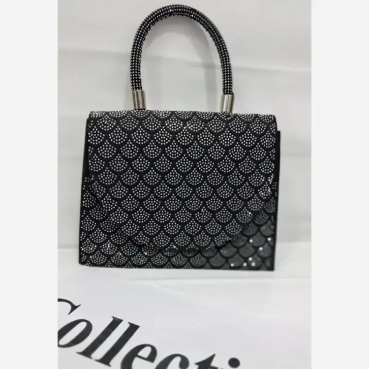 کیف مجلسی زنانه مخمل نگین کاری شده و چرم با بند زنجیری سایز 23 در 18