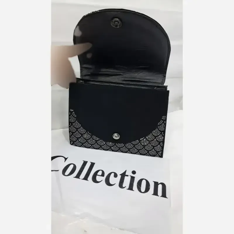 کیف مجلسی زنانه مخمل نگین کاری شده و چرم با بند زنجیری سایز 23 در 18