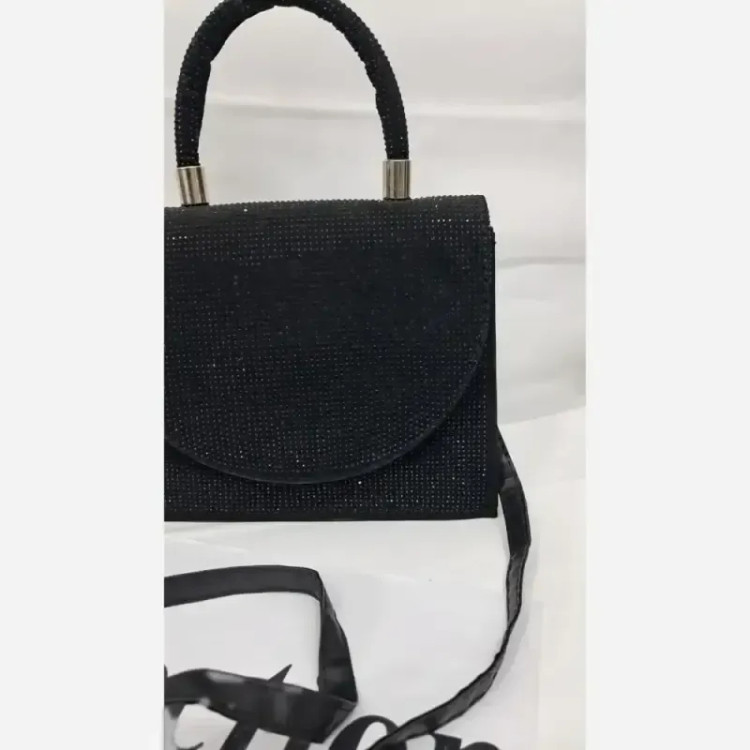 کیف مجلسی زنانه مخمل نگین کاری شده و چرم با بند زنجیری سایز 23 در 18