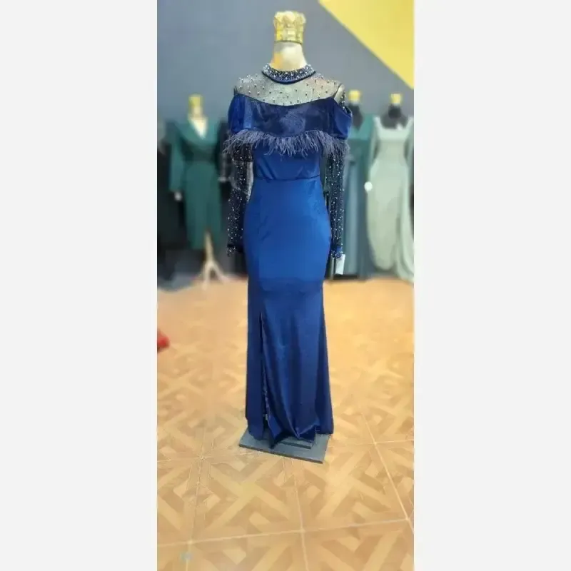 ماکسی مجلسی مخمل مدل پروا دیزاین شده با پر و نگین و مروارید سایز 38 تا 40