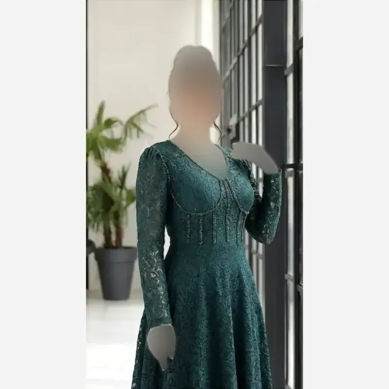 پیراهن مجلسی زنانه دانتل سنگدوزی شده مدل سارا مشکی و سبز سایز بزرگ