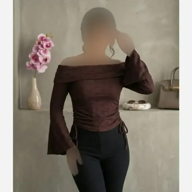 بلوز یقه قایقی آستین کلوش بغل گتدار کبریتی پنبه درجه یک فری سایز