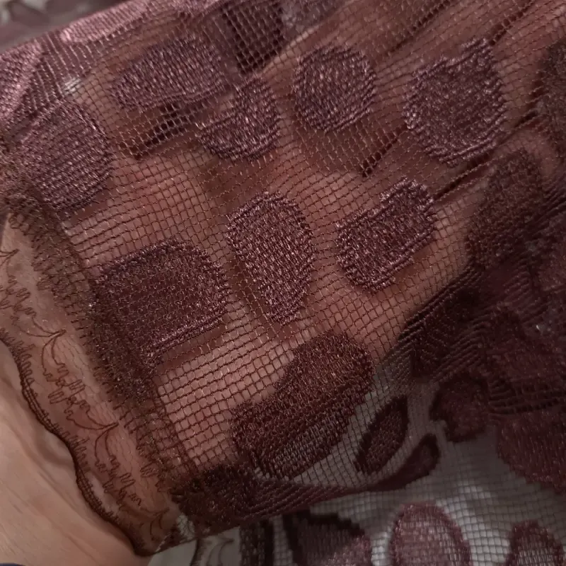 مینی اسکارف گیپور چهار گوش طرح سنگی ابعاد 70 در 70 سانتی متر
