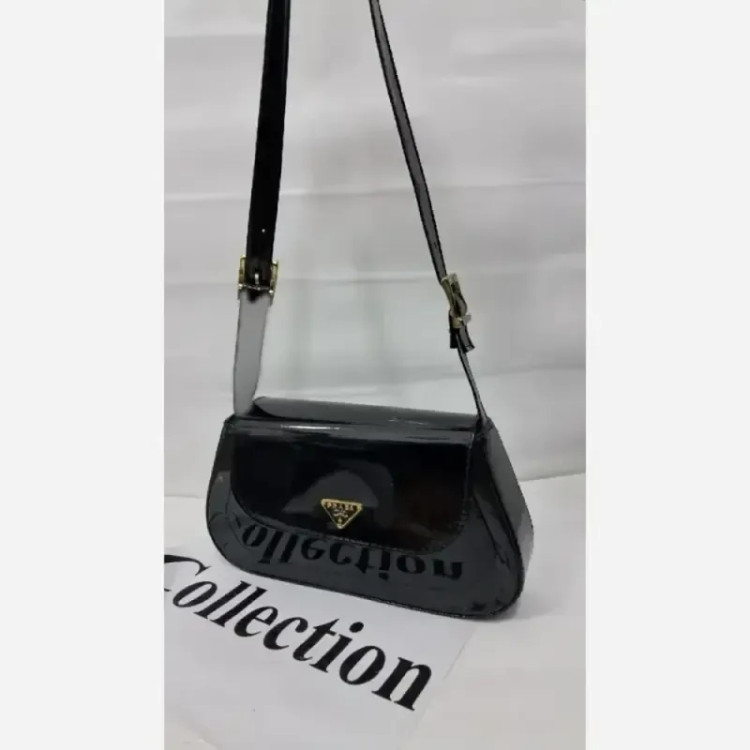 کیف مدل تیلا چرم ورنی مشکی سایز 15 در 22 سانتی متر