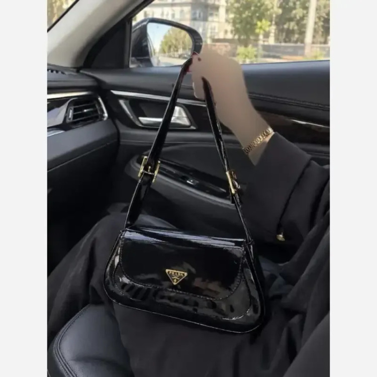کیف مدل تیلا چرم ورنی مشکی سایز 15 در 22 سانتی متر