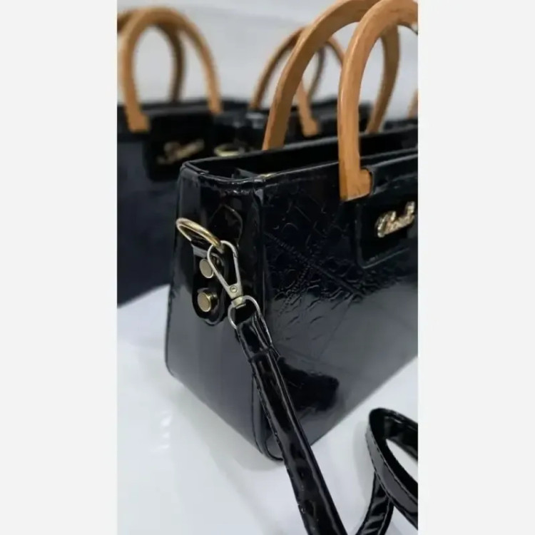 کیف دستی و دوشی زنانه دسته چوبی مدل گیشا چرم ورنی