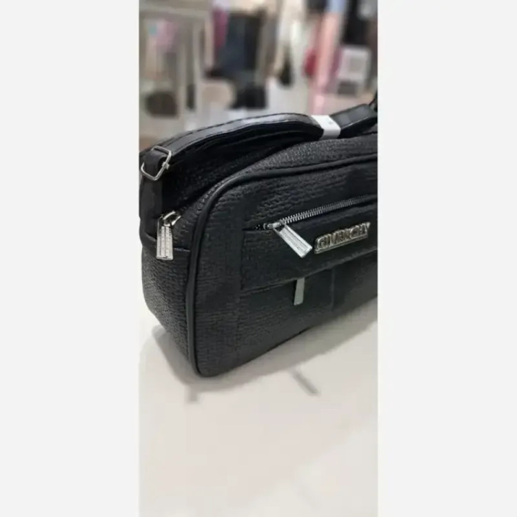 کیف مدل نیایش چرم طرح کنفی رنگ مشکی و کرم سایز 15 در 20 با بند دوشی
