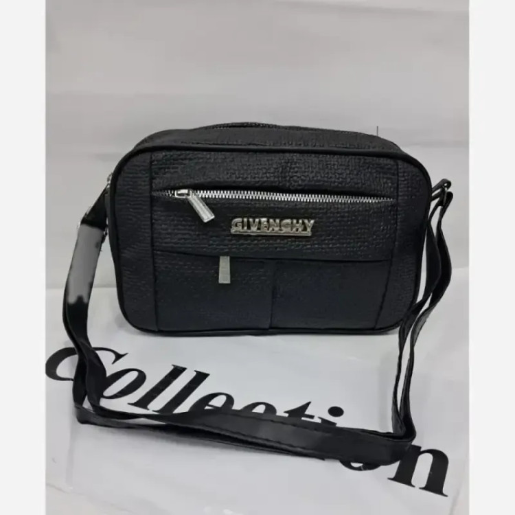 کیف مدل نیایش چرم طرح کنفی رنگ مشکی و کرم سایز 15 در 20 با بند دوشی