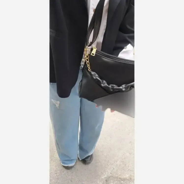 کیف زنانه مدل elin چرم شرانگ رنگ مشکی سایز 18 در 15 سانتی متر