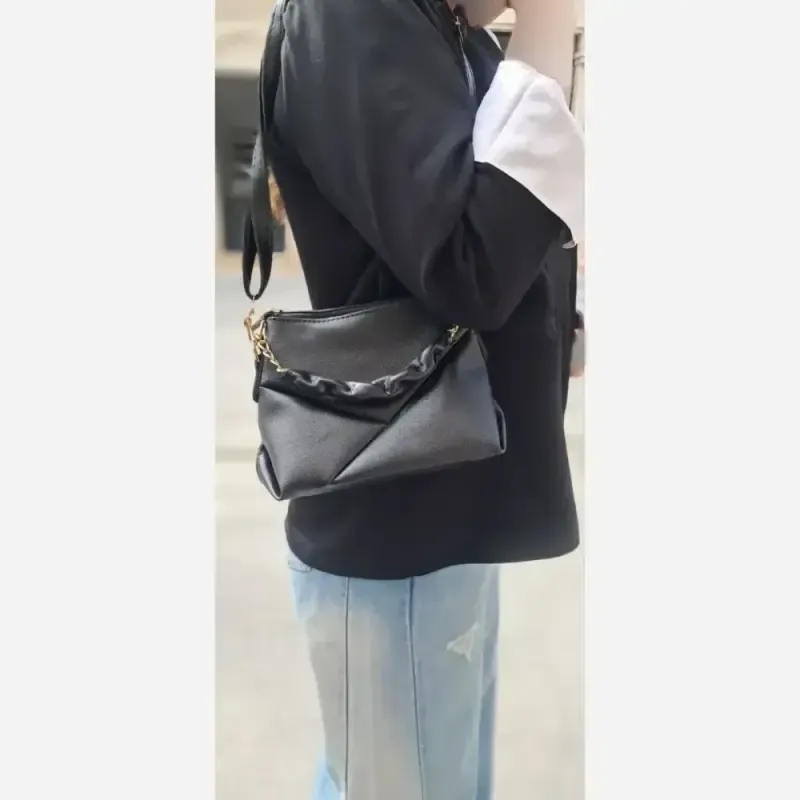 کیف زنانه مدل elin چرم شرانگ رنگ مشکی سایز 18 در 15 سانتی متر